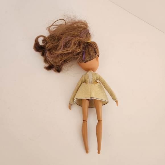 BRATZ Doll Snowkissed Yasmin Brown Purple Hair Glitter Brown Eyes Metallic dress - Picture 5 of 8